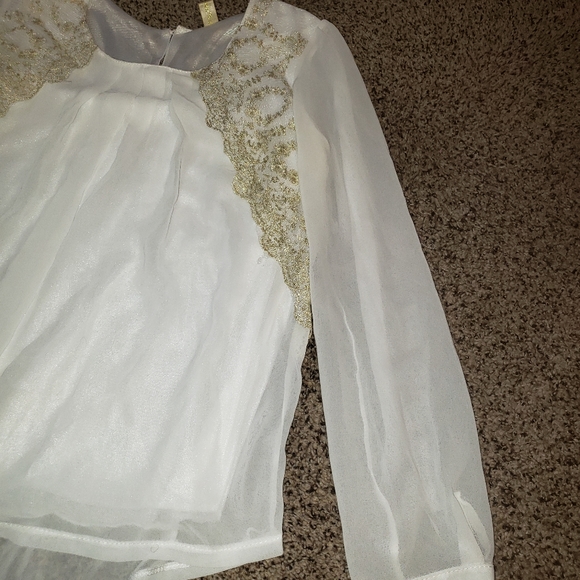 White Blouse with Gold Accent sz Medium - Picture 4 of 7